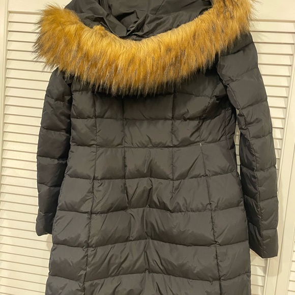 S13 long black puffer coat with fur trim - Picture 3 of 3